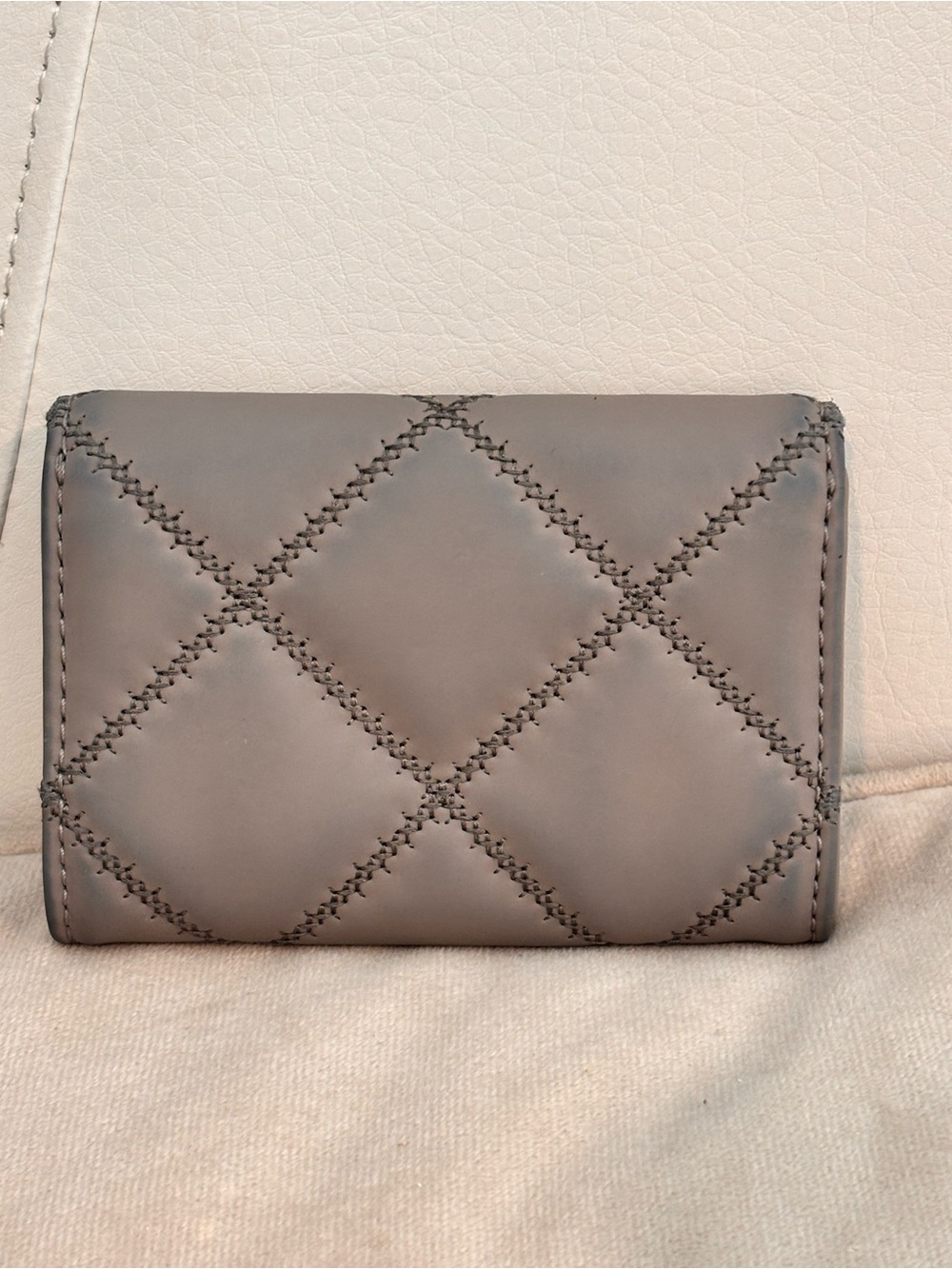 Tory Burch Quilted Leather Willa Matte Card Case in Color ‘Grey Heron’ - Picture 7 of 15